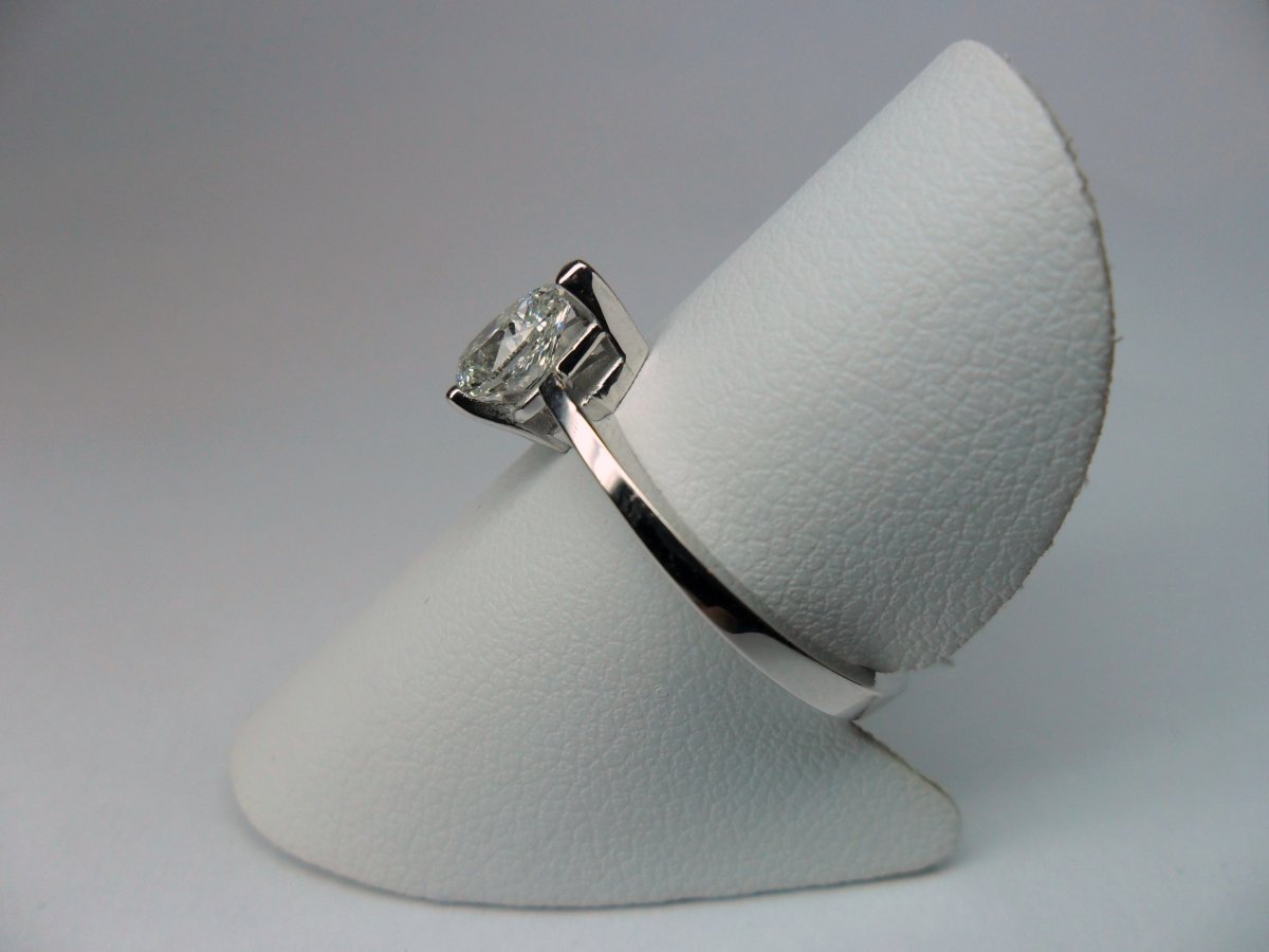 Pear shape solitaire